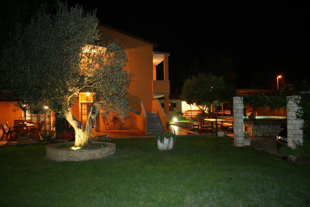 Sossa Apartments Умаг Экстерьер фото